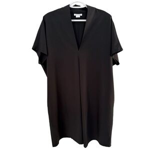 Women’s Ingrid + Isabel Black Maternity Short Sleeve V-Neck Mini Dress. Size L.